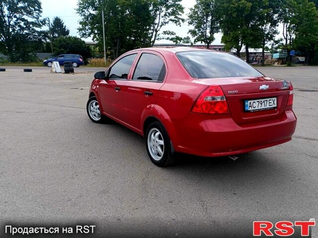 Красный Шевроле Авео, объемом двигателя 1.5 л и пробегом 307 тыс. км за 3800 $, фото 3 на Automoto.ua