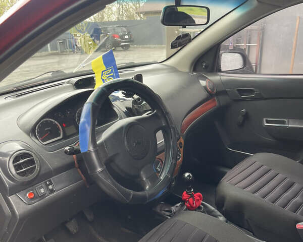 Красный Шевроле Авео, объемом двигателя 1.5 л и пробегом 354 тыс. км за 2999 $, фото 6 на Automoto.ua