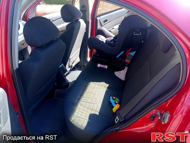 Червоний Шевроле Авео, об'ємом двигуна 1.5 л та пробігом 204 тис. км за 3300 $, фото 3 на Automoto.ua