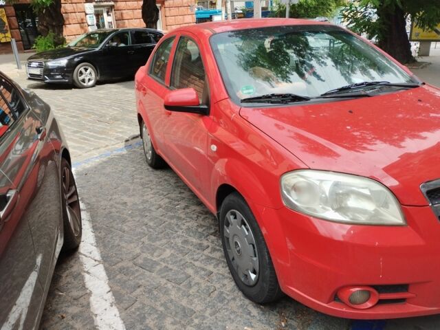 Красный Шевроле Авео, объемом двигателя 1.4 л и пробегом 201 тыс. км за 3500 $, фото 1 на Automoto.ua