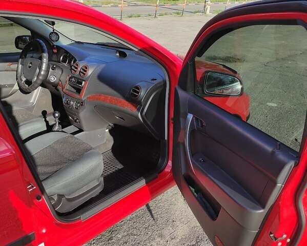 Красный Шевроле Авео, объемом двигателя 1.5 л и пробегом 65 тыс. км за 5500 $, фото 28 на Automoto.ua