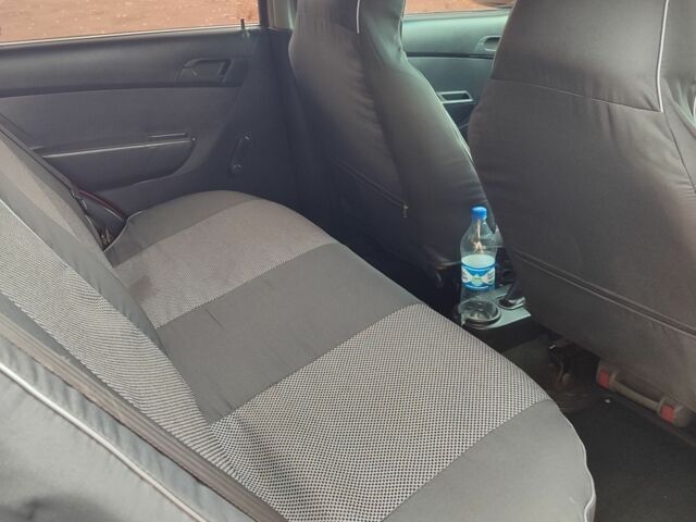 Красный Шевроле Авео, объемом двигателя 1.5 л и пробегом 239 тыс. км за 3200 $, фото 4 на Automoto.ua