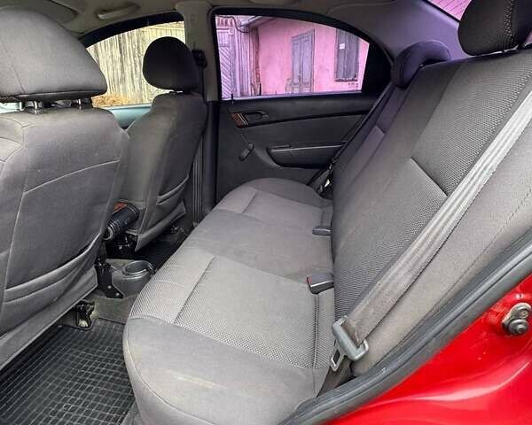Красный Шевроле Авео, объемом двигателя 1.5 л и пробегом 240 тыс. км за 3400 $, фото 11 на Automoto.ua