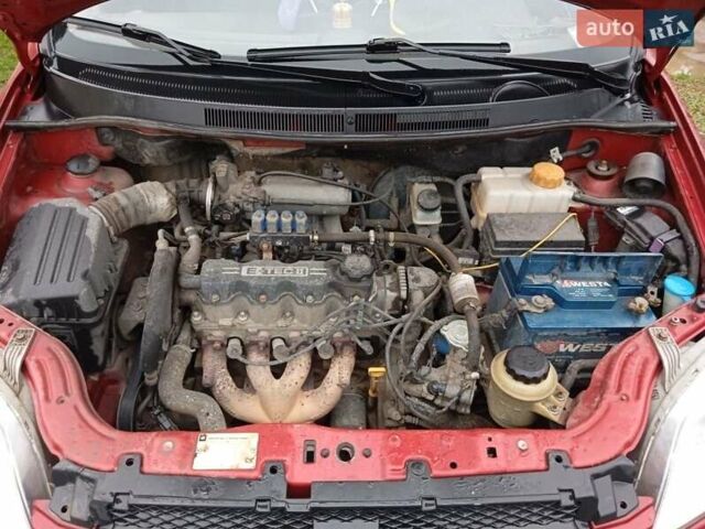 Красный Шевроле Авео, объемом двигателя 1.5 л и пробегом 234 тыс. км за 3200 $, фото 5 на Automoto.ua