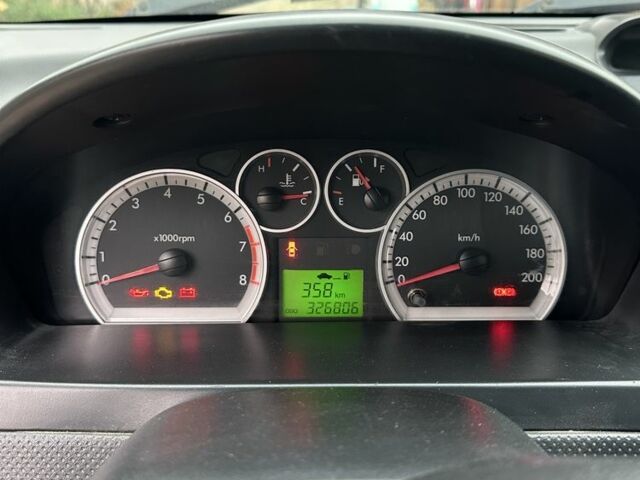 Червоний Шевроле Авео, об'ємом двигуна 1.5 л та пробігом 327 тис. км за 3200 $, фото 6 на Automoto.ua