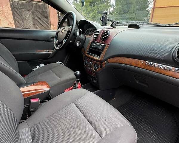 Красный Шевроле Авео, объемом двигателя 1.5 л и пробегом 240 тыс. км за 3400 $, фото 12 на Automoto.ua