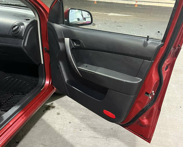 Красный Шевроле Авео, объемом двигателя 1.5 л и пробегом 34 тыс. км за 6300 $, фото 17 на Automoto.ua