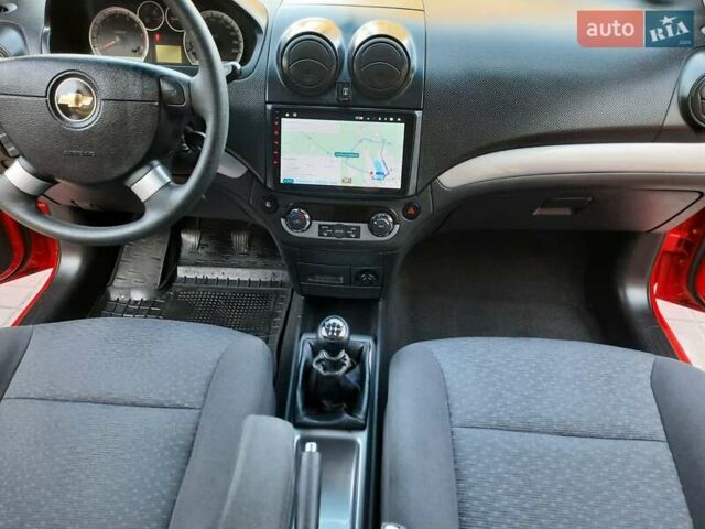 Красный Шевроле Авео, объемом двигателя 1.4 л и пробегом 205 тыс. км за 4200 $, фото 9 на Automoto.ua