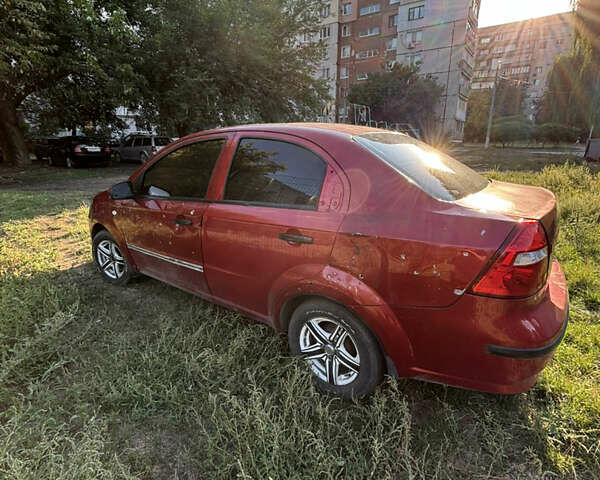 Красный Шевроле Авео, объемом двигателя 1.5 л и пробегом 280 тыс. км за 1800 $, фото 1 на Automoto.ua
