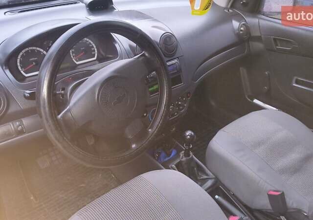 Красный Шевроле Авео, объемом двигателя 1.5 л и пробегом 215 тыс. км за 3000 $, фото 6 на Automoto.ua