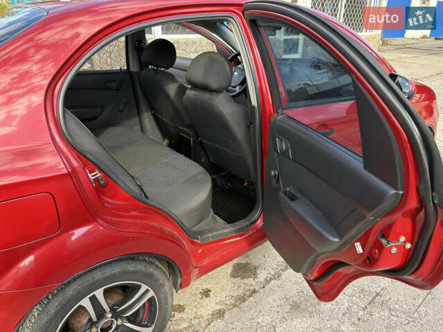 Красный Шевроле Авео, объемом двигателя 1.5 л и пробегом 263 тыс. км за 4500 $, фото 7 на Automoto.ua