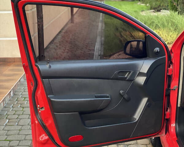 Красный Шевроле Авео, объемом двигателя 1.5 л и пробегом 270 тыс. км за 2999 $, фото 34 на Automoto.ua