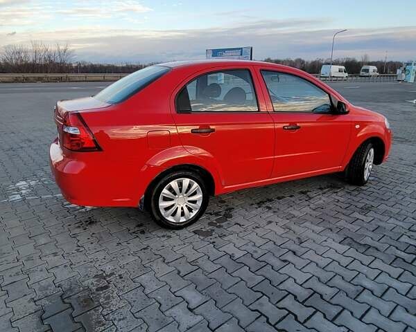 Красный Шевроле Авео, объемом двигателя 1.5 л и пробегом 151 тыс. км за 4900 $, фото 3 на Automoto.ua