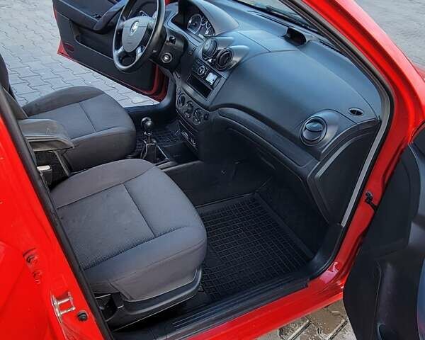 Красный Шевроле Авео, объемом двигателя 1.5 л и пробегом 151 тыс. км за 4900 $, фото 10 на Automoto.ua