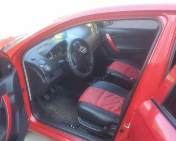 Красный Шевроле Авео, объемом двигателя 1.5 л и пробегом 269 тыс. км за 3500 $, фото 4 на Automoto.ua