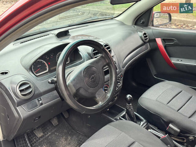 Красный Шевроле Авео, объемом двигателя 1.5 л и пробегом 230 тыс. км за 2450 $, фото 4 на Automoto.ua