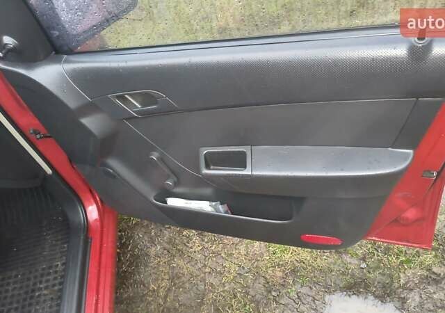 Красный Шевроле Авео, объемом двигателя 1.5 л и пробегом 215 тыс. км за 3000 $, фото 7 на Automoto.ua