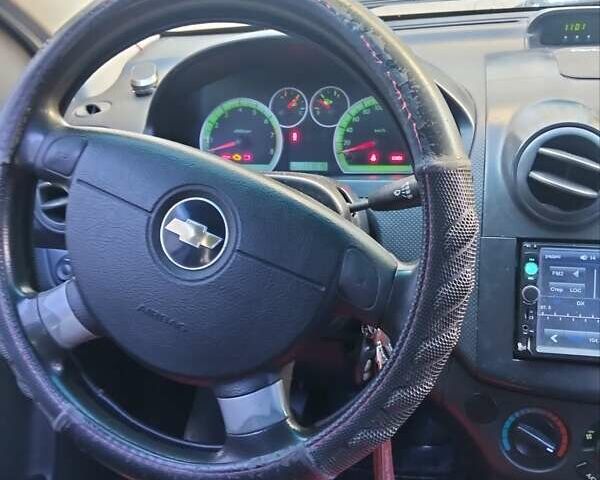 Красный Шевроле Авео, объемом двигателя 1.5 л и пробегом 171 тыс. км за 3700 $, фото 2 на Automoto.ua