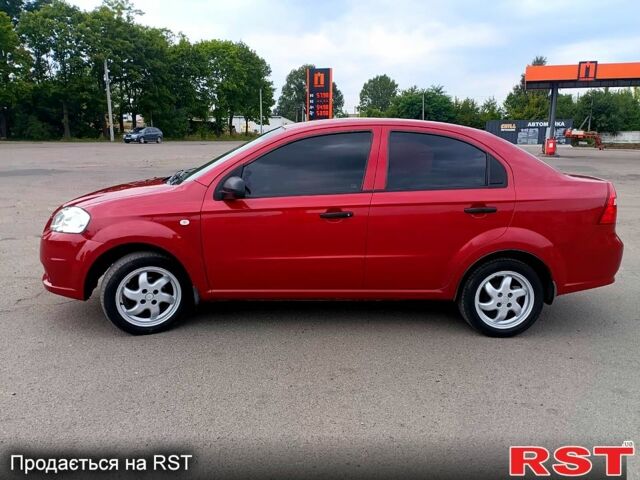 Красный Шевроле Авео, объемом двигателя 1.5 л и пробегом 307 тыс. км за 3800 $, фото 4 на Automoto.ua