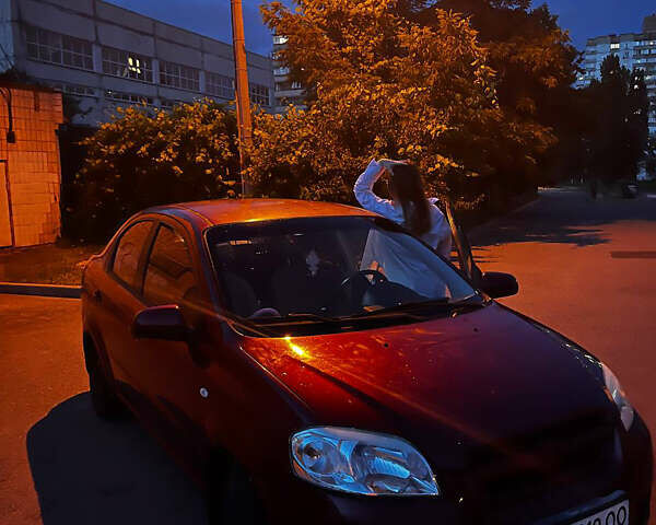 Красный Шевроле Авео, объемом двигателя 1.6 л и пробегом 75 тыс. км за 5200 $, фото 4 на Automoto.ua