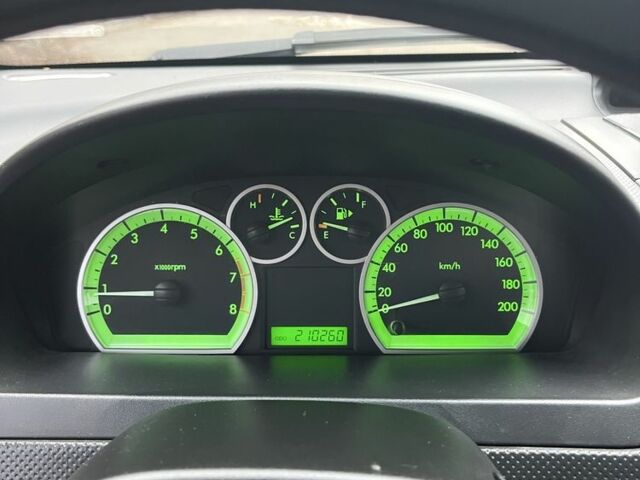 Красный Шевроле Авео, объемом двигателя 1.6 л и пробегом 210 тыс. км за 4300 $, фото 8 на Automoto.ua