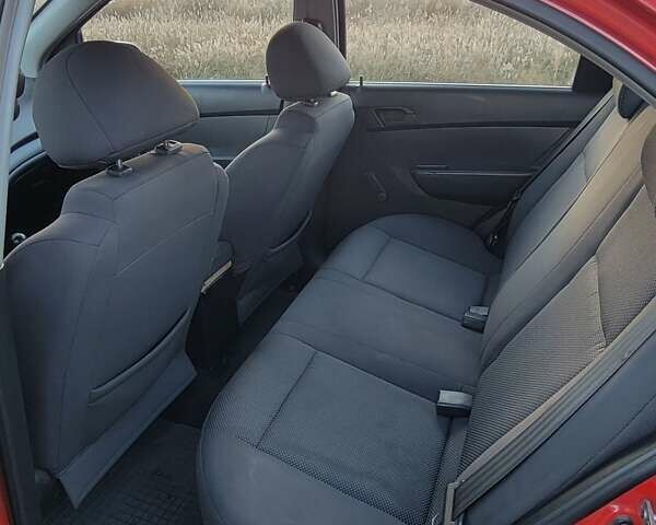 Красный Шевроле Авео, объемом двигателя 1.5 л и пробегом 151 тыс. км за 4900 $, фото 6 на Automoto.ua