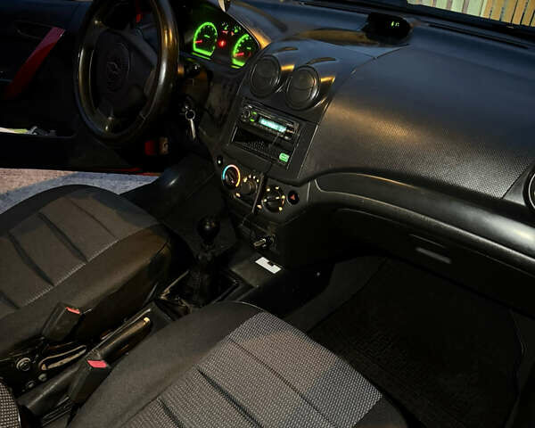 Червоний Шевроле Авео, об'ємом двигуна 1.5 л та пробігом 213 тис. км за 2600 $, фото 21 на Automoto.ua