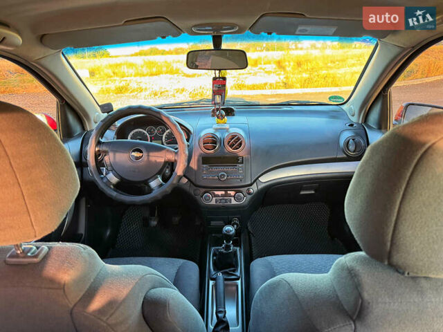 Красный Шевроле Авео, объемом двигателя 1.4 л и пробегом 126 тыс. км за 4700 $, фото 7 на Automoto.ua