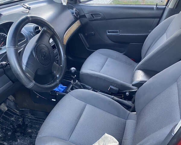 Красный Шевроле Авео, объемом двигателя 1.5 л и пробегом 350 тыс. км за 2899 $, фото 17 на Automoto.ua
