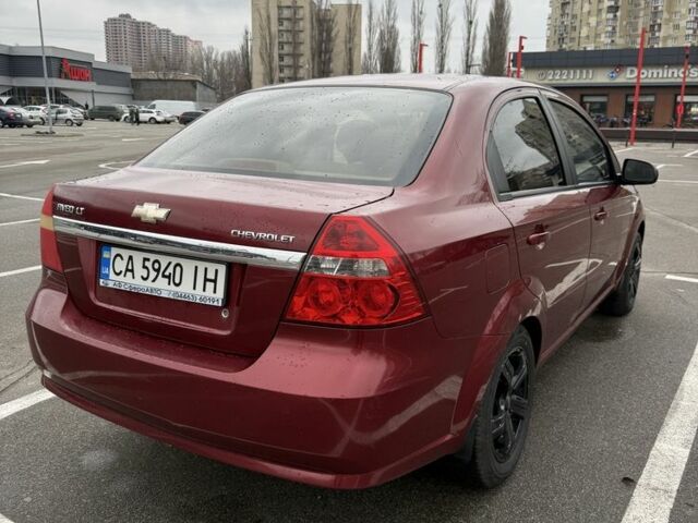 Красный Шевроле Авео, объемом двигателя 1.6 л и пробегом 158 тыс. км за 4600 $, фото 2 на Automoto.ua