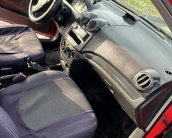 Красный Шевроле Авео, объемом двигателя 1.5 л и пробегом 181 тыс. км за 2900 $, фото 11 на Automoto.ua