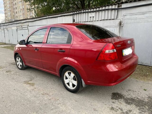 Красный Шевроле Авео, объемом двигателя 1.6 л и пробегом 32 тыс. км за 3100 $, фото 2 на Automoto.ua