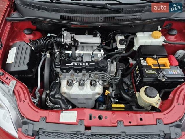 Красный Шевроле Авео, объемом двигателя 1.5 л и пробегом 34 тыс. км за 6200 $, фото 60 на Automoto.ua