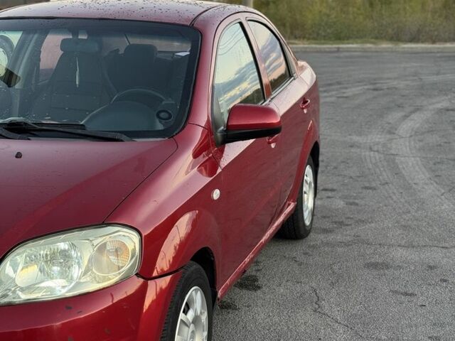 Червоний Шевроле Авео, об'ємом двигуна 1.5 л та пробігом 213 тис. км за 2200 $, фото 2 на Automoto.ua