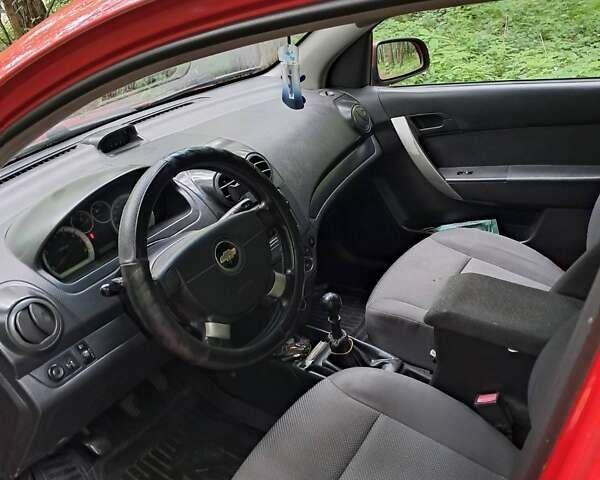 Красный Шевроле Авео, объемом двигателя 1.5 л и пробегом 256 тыс. км за 3200 $, фото 11 на Automoto.ua