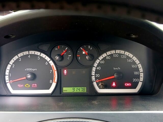 Красный Шевроле Авео, объемом двигателя 1.5 л и пробегом 92 тыс. км за 4200 $, фото 2 на Automoto.ua