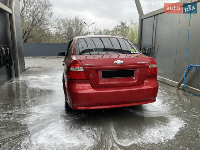 Красный Шевроле Авео, объемом двигателя 1.5 л и пробегом 354 тыс. км за 2999 $, фото 5 на Automoto.ua
