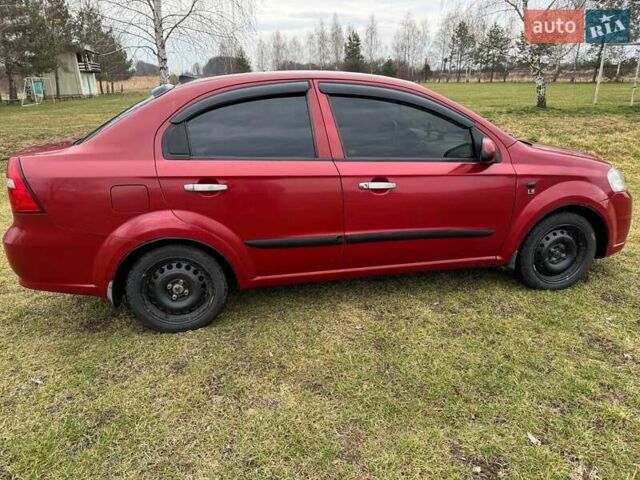 Красный Шевроле Авео, объемом двигателя 1.5 л и пробегом 240 тыс. км за 3400 $, фото 3 на Automoto.ua