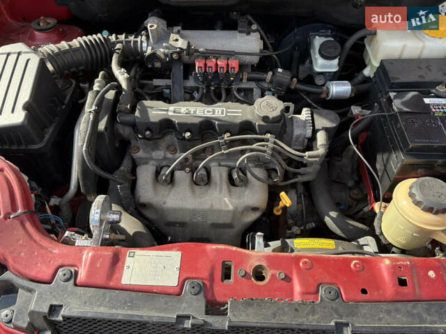 Красный Шевроле Авео, объемом двигателя 1.5 л и пробегом 263 тыс. км за 4500 $, фото 13 на Automoto.ua