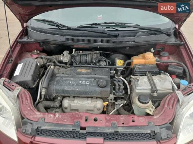 Красный Шевроле Авео, объемом двигателя 1.6 л и пробегом 91 тыс. км за 4800 $, фото 22 на Automoto.ua