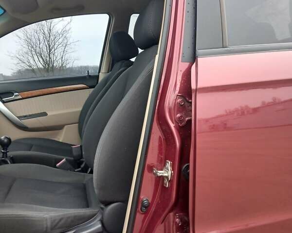 Красный Шевроле Авео, объемом двигателя 1.6 л и пробегом 91 тыс. км за 4800 $, фото 19 на Automoto.ua