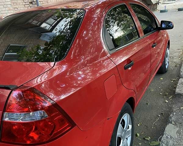 Красный Шевроле Авео, объемом двигателя 1.5 л и пробегом 180 тыс. км за 4000 $, фото 6 на Automoto.ua