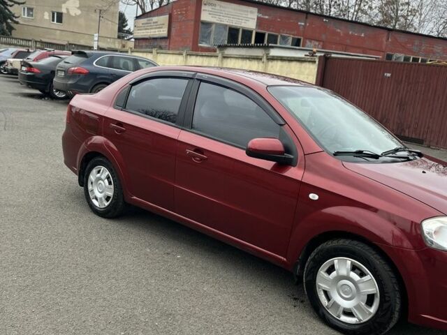 Красный Шевроле Авео, объемом двигателя 1.6 л и пробегом 210 тыс. км за 4300 $, фото 2 на Automoto.ua