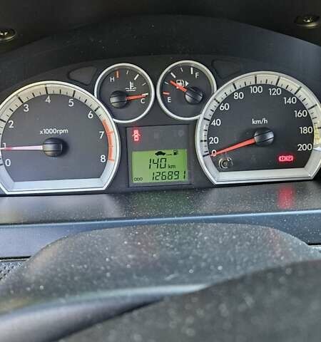 Красный Шевроле Авео, объемом двигателя 1.5 л и пробегом 127 тыс. км за 4000 $, фото 1 на Automoto.ua