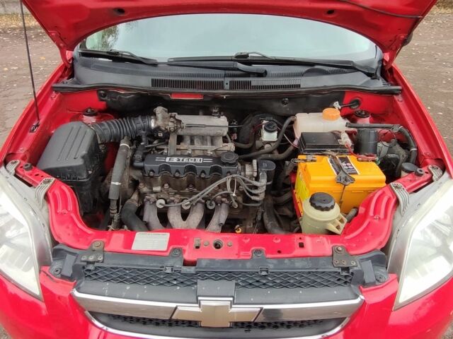 Красный Шевроле Авео, объемом двигателя 1.5 л и пробегом 239 тыс. км за 3200 $, фото 10 на Automoto.ua