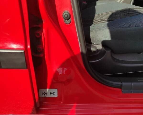Красный Шевроле Авео, объемом двигателя 1.5 л и пробегом 65 тыс. км за 5500 $, фото 27 на Automoto.ua