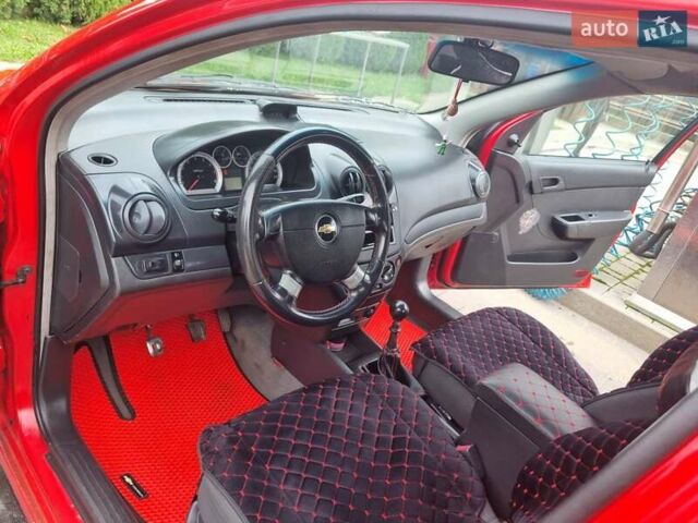 Червоний Шевроле Авео, об'ємом двигуна 1.5 л та пробігом 272 тис. км за 3200 $, фото 2 на Automoto.ua