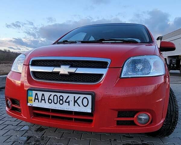 Красный Шевроле Авео, объемом двигателя 1.5 л и пробегом 151 тыс. км за 4900 $, фото 1 на Automoto.ua