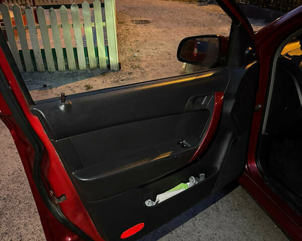 Червоний Шевроле Авео, об'ємом двигуна 1.5 л та пробігом 213 тис. км за 2600 $, фото 27 на Automoto.ua