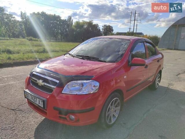 Красный Шевроле Авео, объемом двигателя 1.5 л и пробегом 65 тыс. км за 5500 $, фото 1 на Automoto.ua